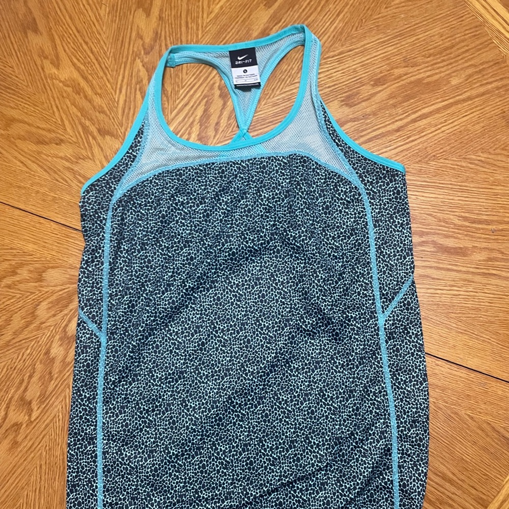 REDUCED 🔥EUC Nike DRY FIT small